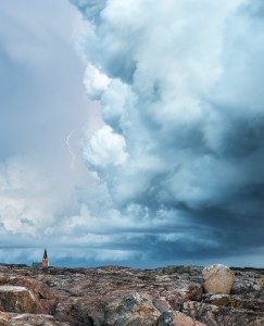 Blixt över Öckerö kyrka - Foto: Viktor Sundberg