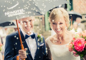 Bröllopsgratulationer och riskastning - Foto: Viktor Sundberg